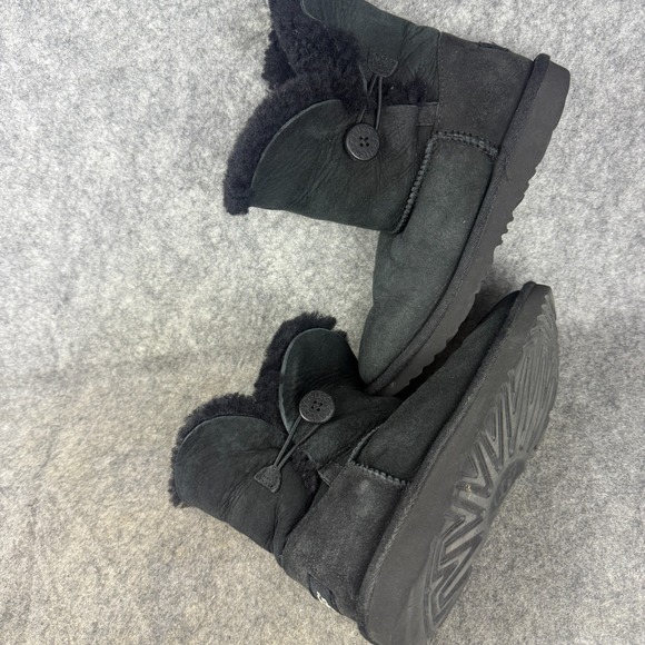 UGG Australia Kids Boot Baily Button 5991 Black Suede Shearling Sz 3 US Girls - Picture 1 of 7